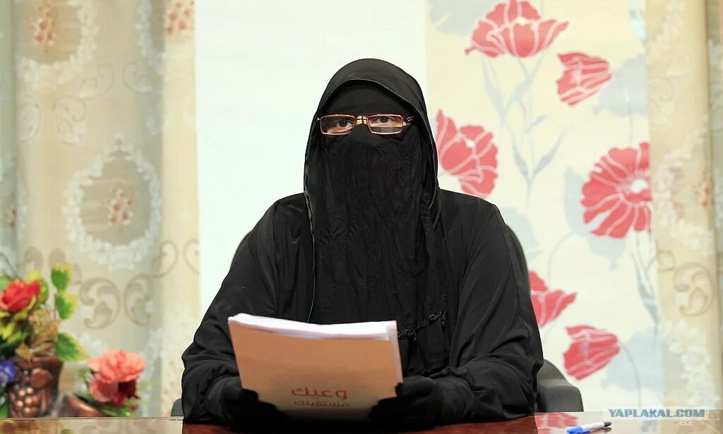 Для омовения мусульманский. Мусульманки в политике. Мусульмане женщины на телевидении. Первые женщины ислама. Исламское радикальное телеведущая.