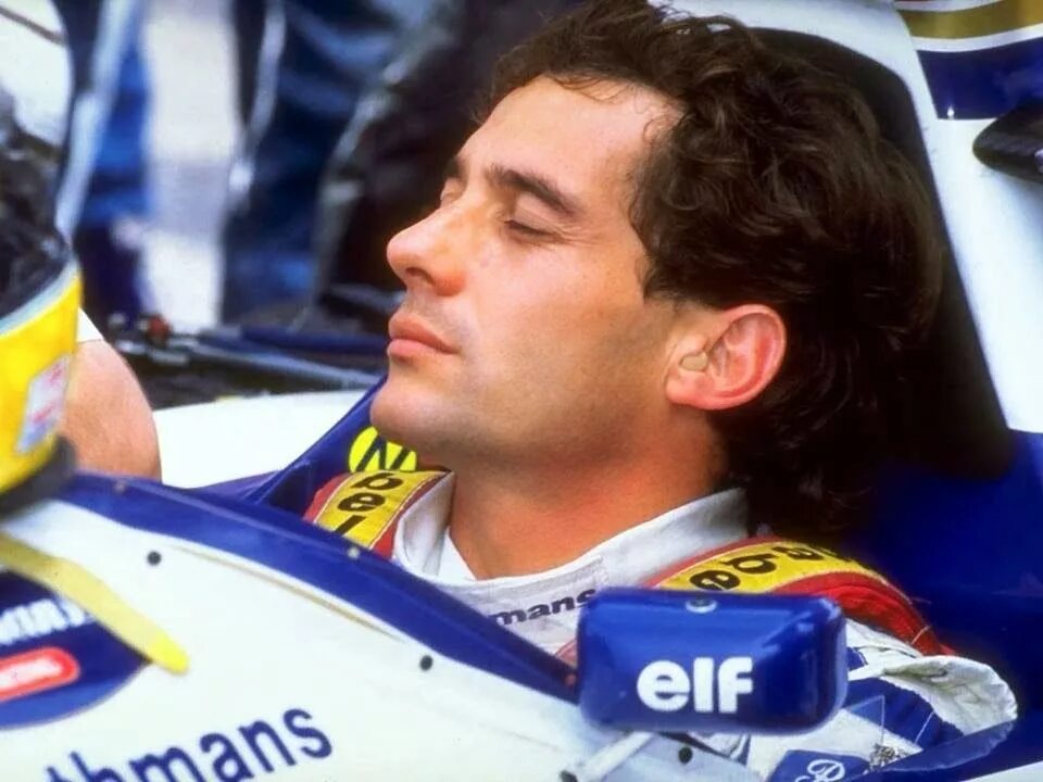 Senna гонщик. Ayrton senna шлем. Айртон сенна гибель 1994. Айртон сенна 1988. Шлемы mclaren айртон сенна.