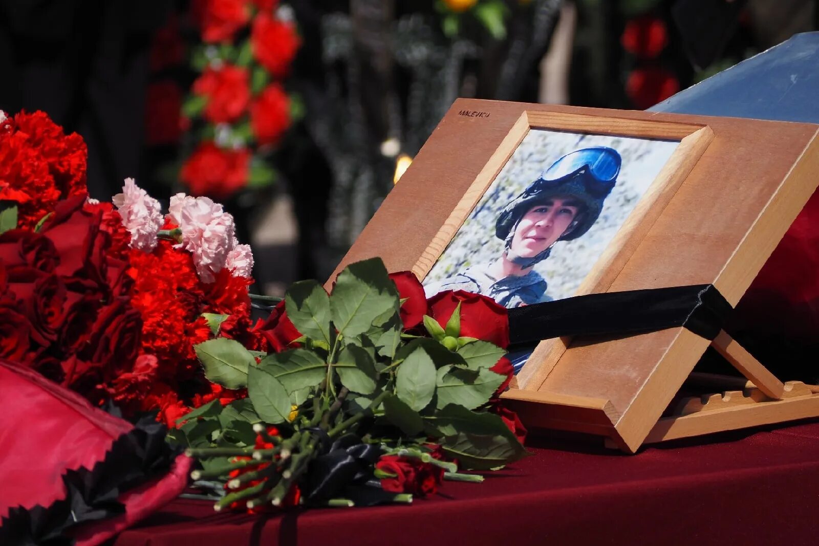 Могилы погибших на Украине. Хайдаров умер бизнесмен после операции