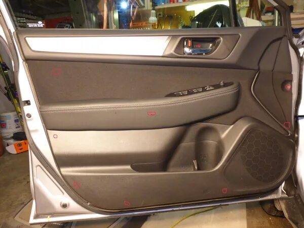 Дверь subaru legacy. Подиумы 16.5 на Subaru Legacy Outback. Штырь снизу двери Субару Аутбек. Legacy BL двери. Шумоизоляция двери Субару Трибека 2005 года.