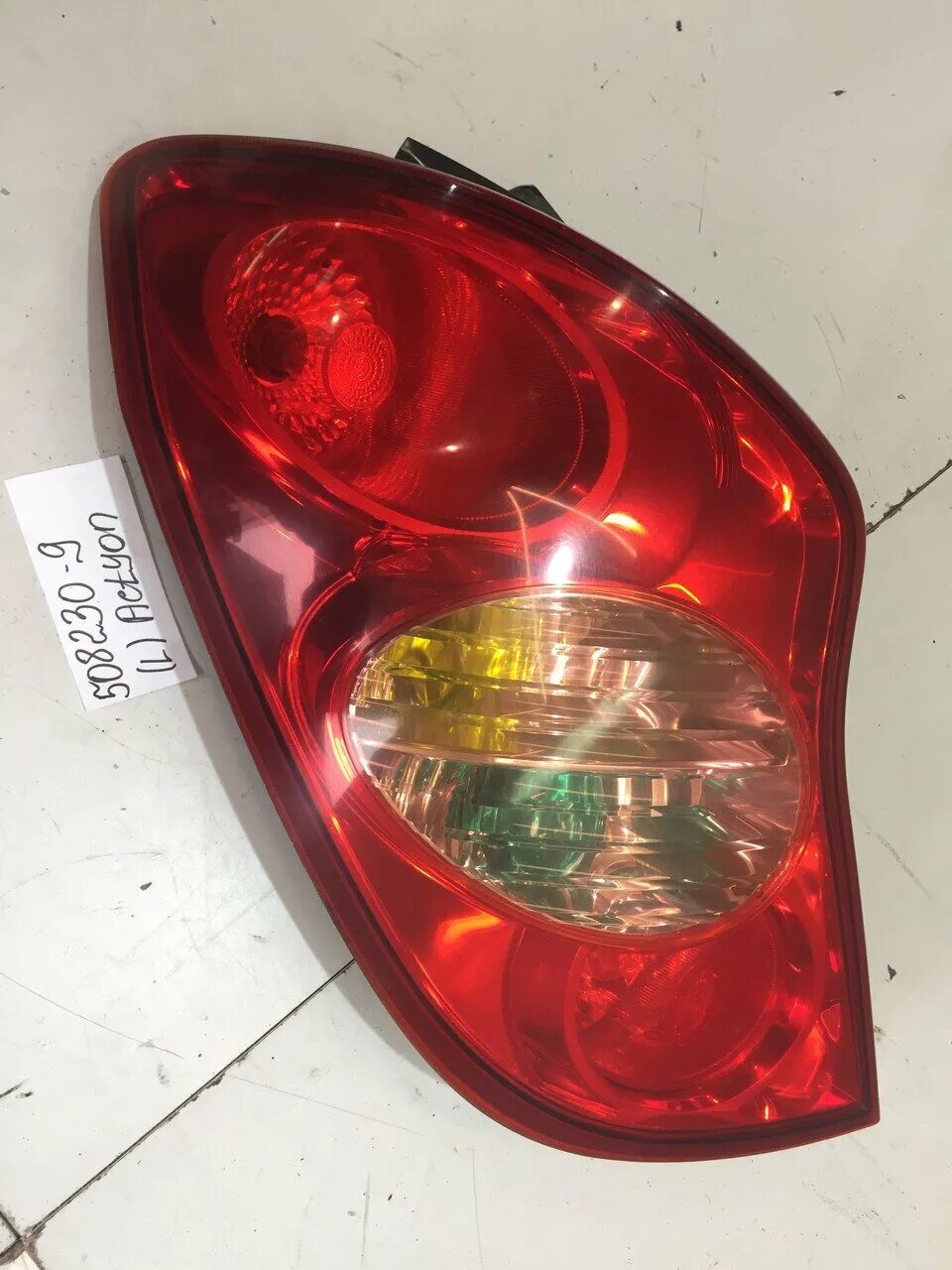 Ssangyong actyon задний фонарь левый. Ssangyong 8360209150. Фонарь задний левый ssangyong kyron. Фонарь задний правый для ssangyong korando 8361206200. Ssangyong kyron задние фонари.