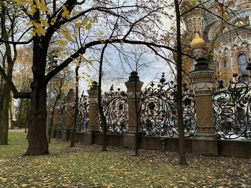 Санкт-Петербург Михайловский сад Михайловский сад. Ограда Михайловского сада в Санкт-Петербурге. Михайловский парк Питер. Решётка Михайловского сада в Санкт-Петербурге.