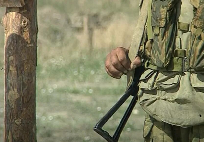 Деньги чечне дает аллах. Аллах владимирович. Давай чечня. Чеченские боевики в грозном 1994. Демотиваторы про рамзана кадырова.