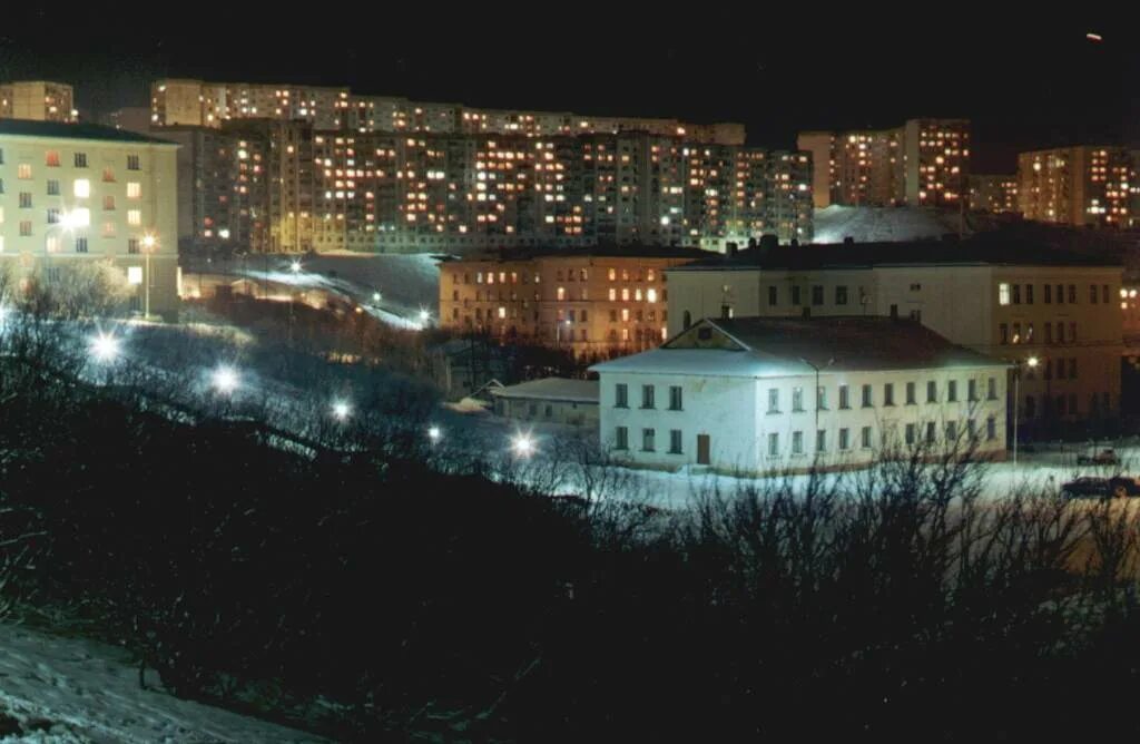 полярная ночь в гаджиево. североморск столица северного флота. видяево северное сияние. ночной мурманск северное сияние. полярная ночь в мурманске 2021.
