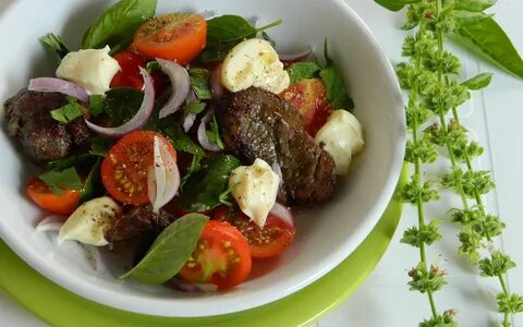 Салат с печенью и овощами