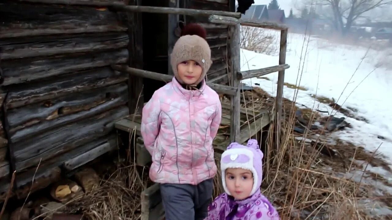 Видео канала жизнь в деревне. Жизнь в деревне. Канал жизнь в деревне. Жизнь в деревне привет мир. Деревня Хирпоси.