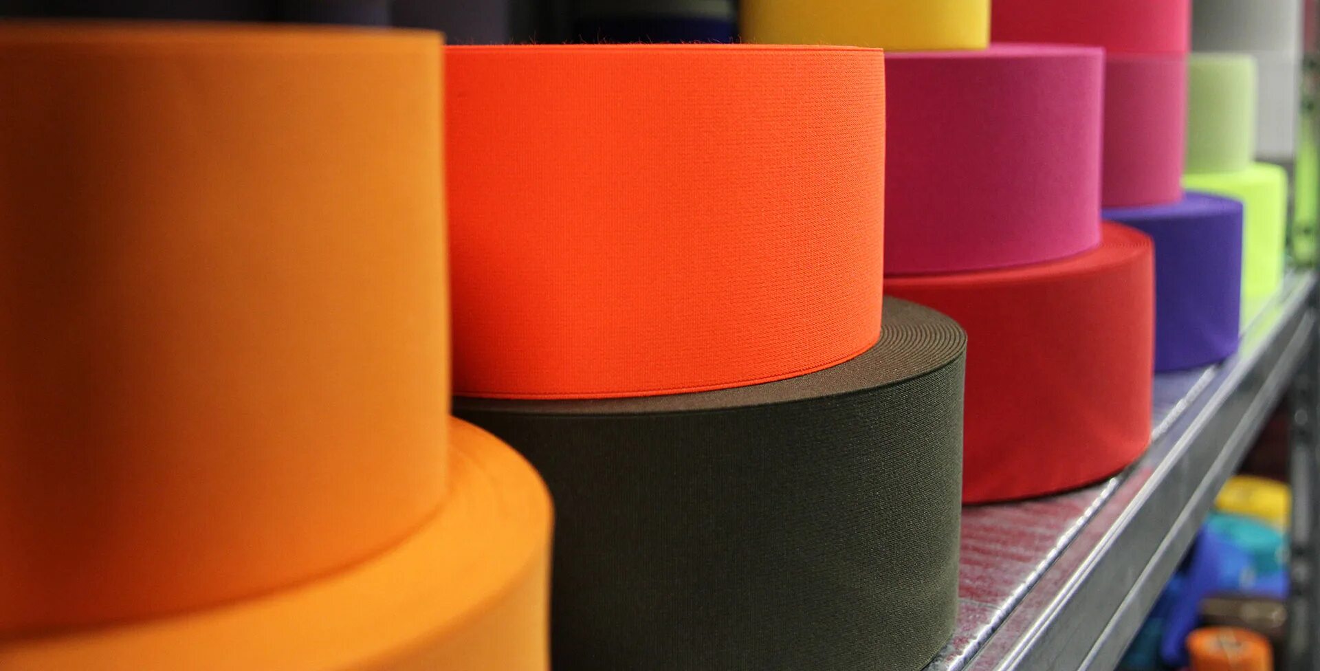 Спортивный костюм с широкой резинкой. Elastic s. Лай стик. Elastic s. Цветная широкая резинка для одежды.