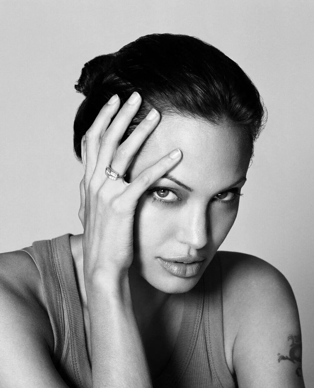 Фотосессии звезд. Анджелина Джоли. Анджелина Джоли лысая. Анджелина Джоли профиль. Анджелина Джоли Эстетика.