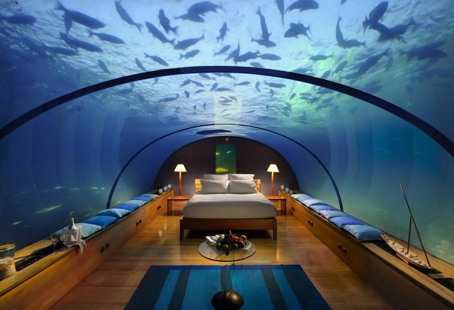A good place in the world. Подводный отель - Poseidon Undersea Resort на Фиджи.. Conrad Maldives Rangali Island. Conrad Maldives Rangali Island 5*. Poseidon Undersea Resort Фиджи ресторан.