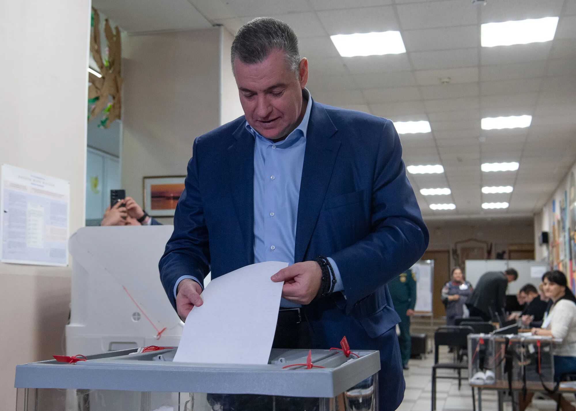 Голосуй за слуцкого. Голосуй за слуцкого. Рекламный ролик слуцкого выборы. Голосуй за слуцкого. Голосуем за слуцкого.