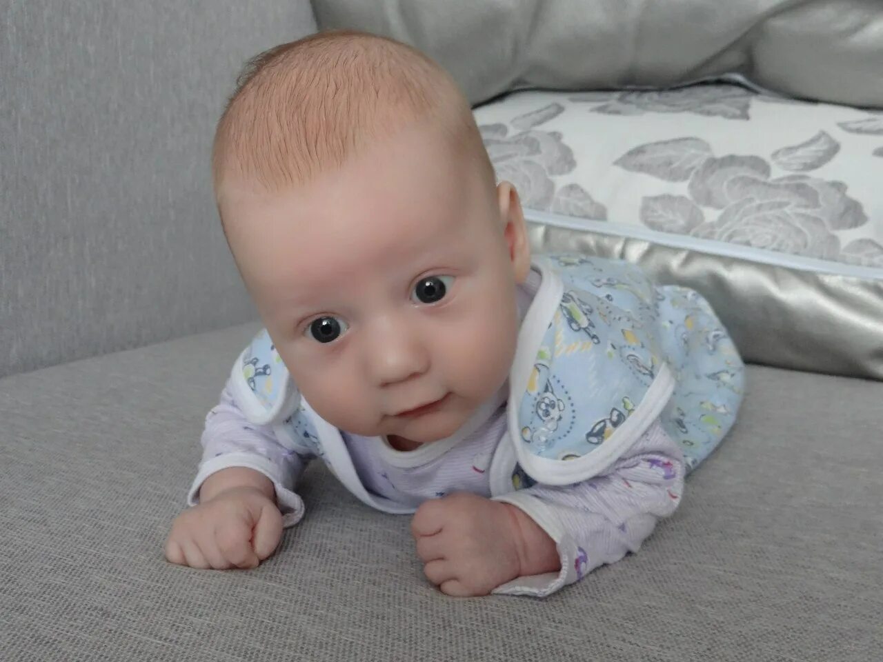 Какой хороший малыш. Смешные дети. Милый ребенок. Мальчик улыбается. Красивые младенцы.