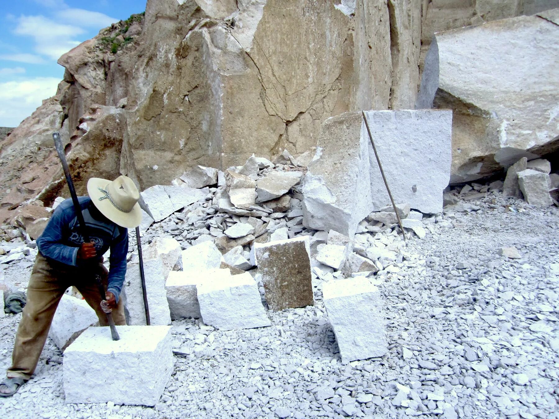 Каррарский мраморный карьер. Мансуровский гранит карьер. Мансуровский карьер месторождение. Месторождение гранита в челябинской области. Карьеры добычи камня.