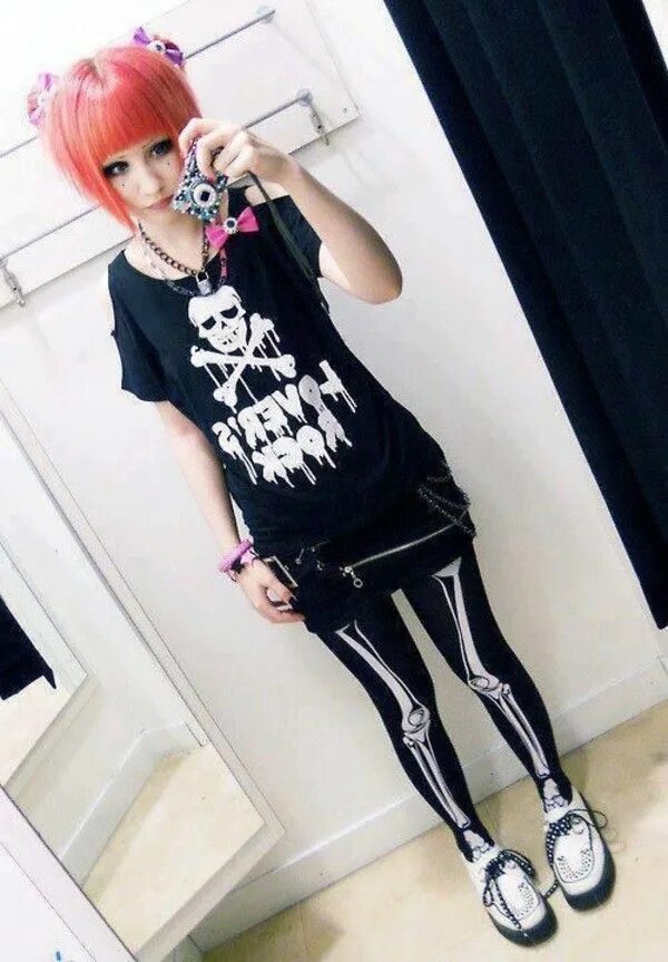 Эмо девочка одежда. Стиль гот грандж эмо. стиль nu-goth pastel-goth. стиль pastel goth kawaii. харадзюку nu-goth pastel-goth.