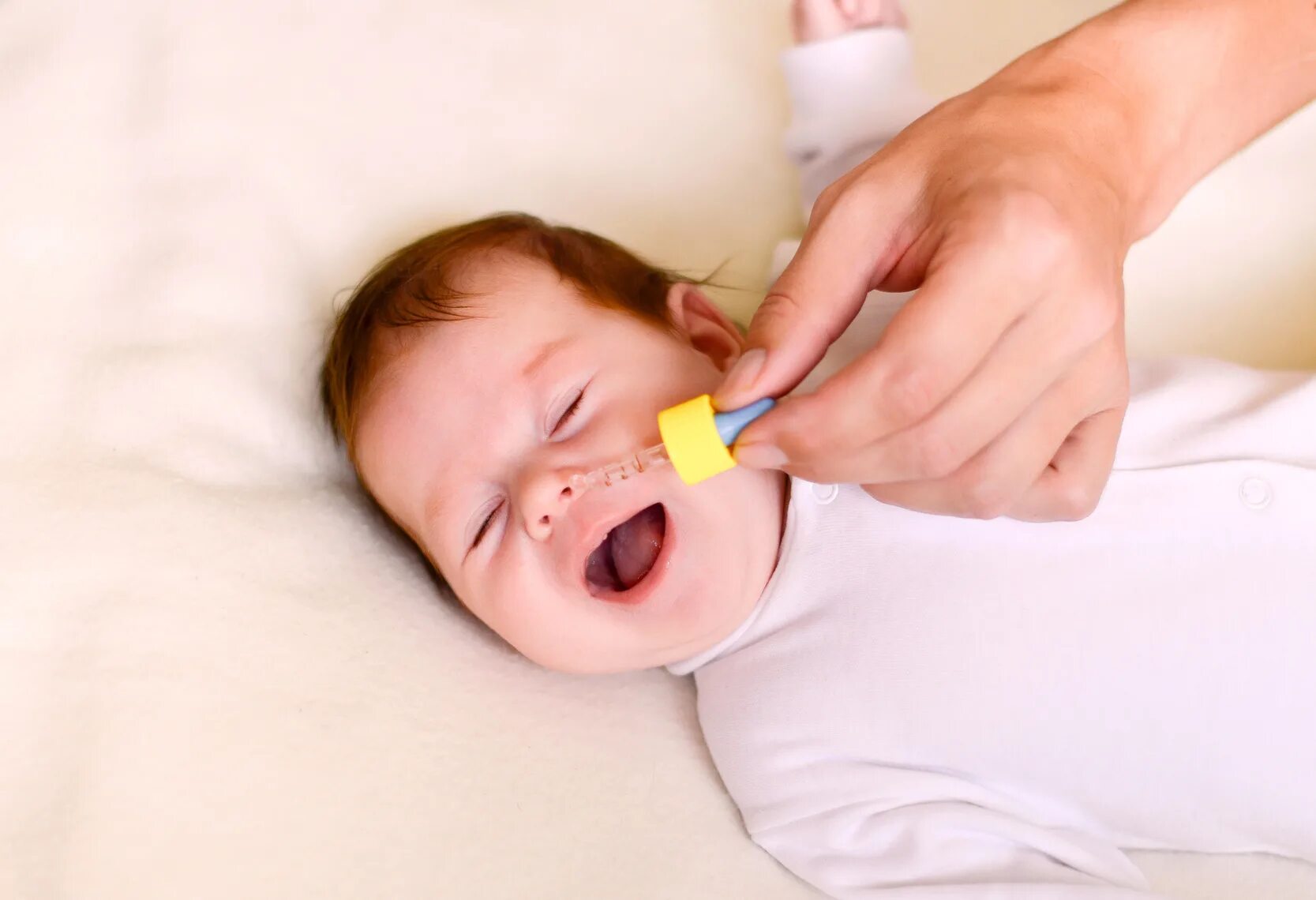 Заложен нос у новорожденного. Для насморка для детей новорожденных. Ребенок год хрюкает носом