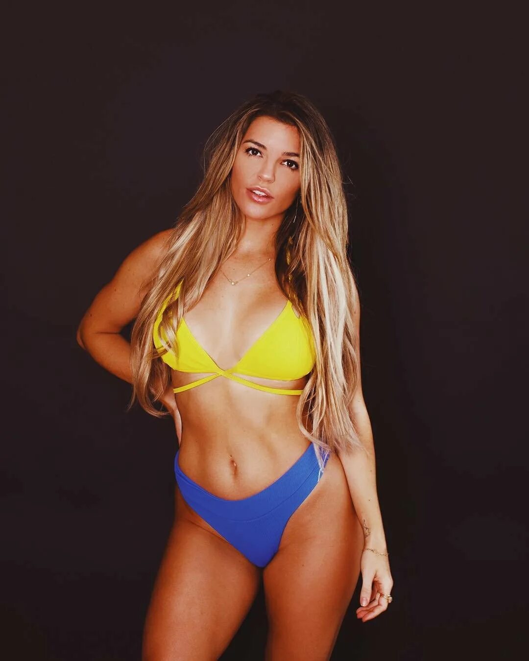 Nikki nikki photo. Nikki Blackketter хот.