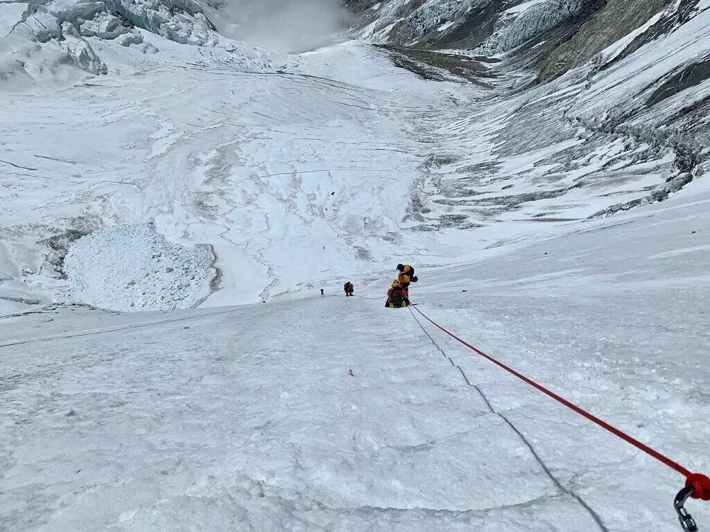 Пельш на эвересте. Северный склон джомолунгмы. 7 вершин сток кангри. Южное седло эвереста. Склон эвереста.
