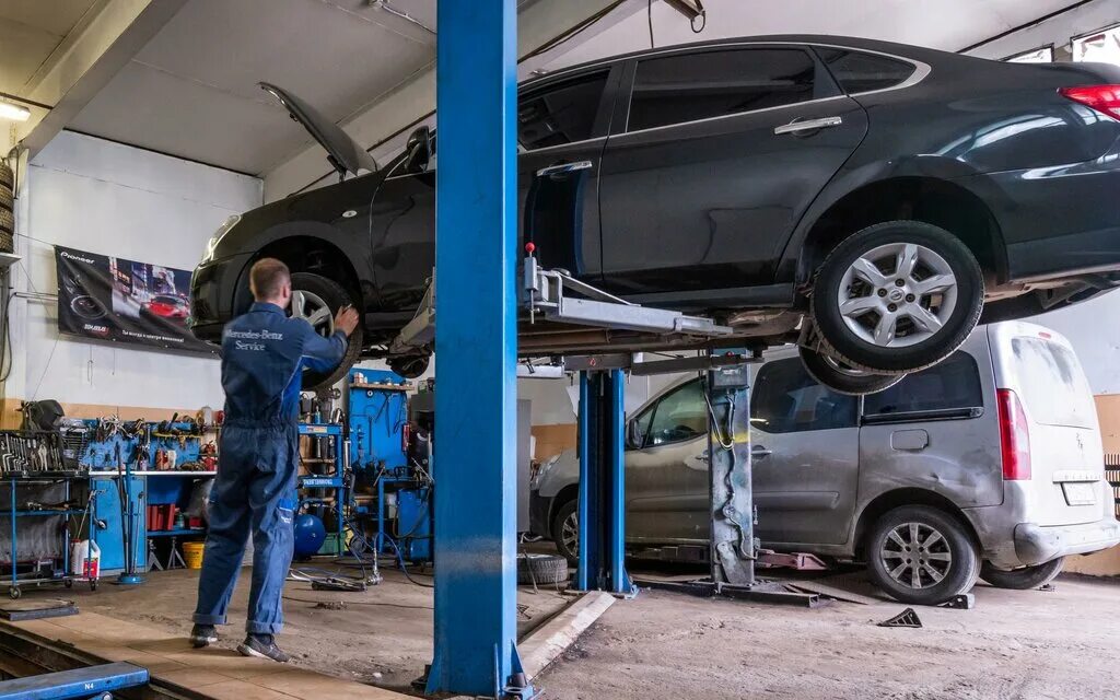 Главное автосервисе. Практика в автосервисе. Команда автосервиса. Автосервис, автотехцентр с-сервис. Наклейки автосервис Авторемонт автомеханик.