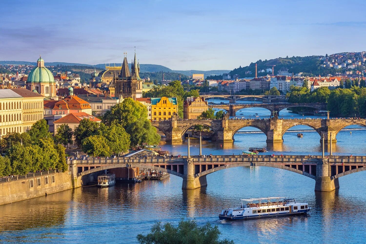 Восточной европы а также. Прага столица Чехии. Карлов мост(Прага). Чехия Прага лето. Фото Прага Чехия летом.