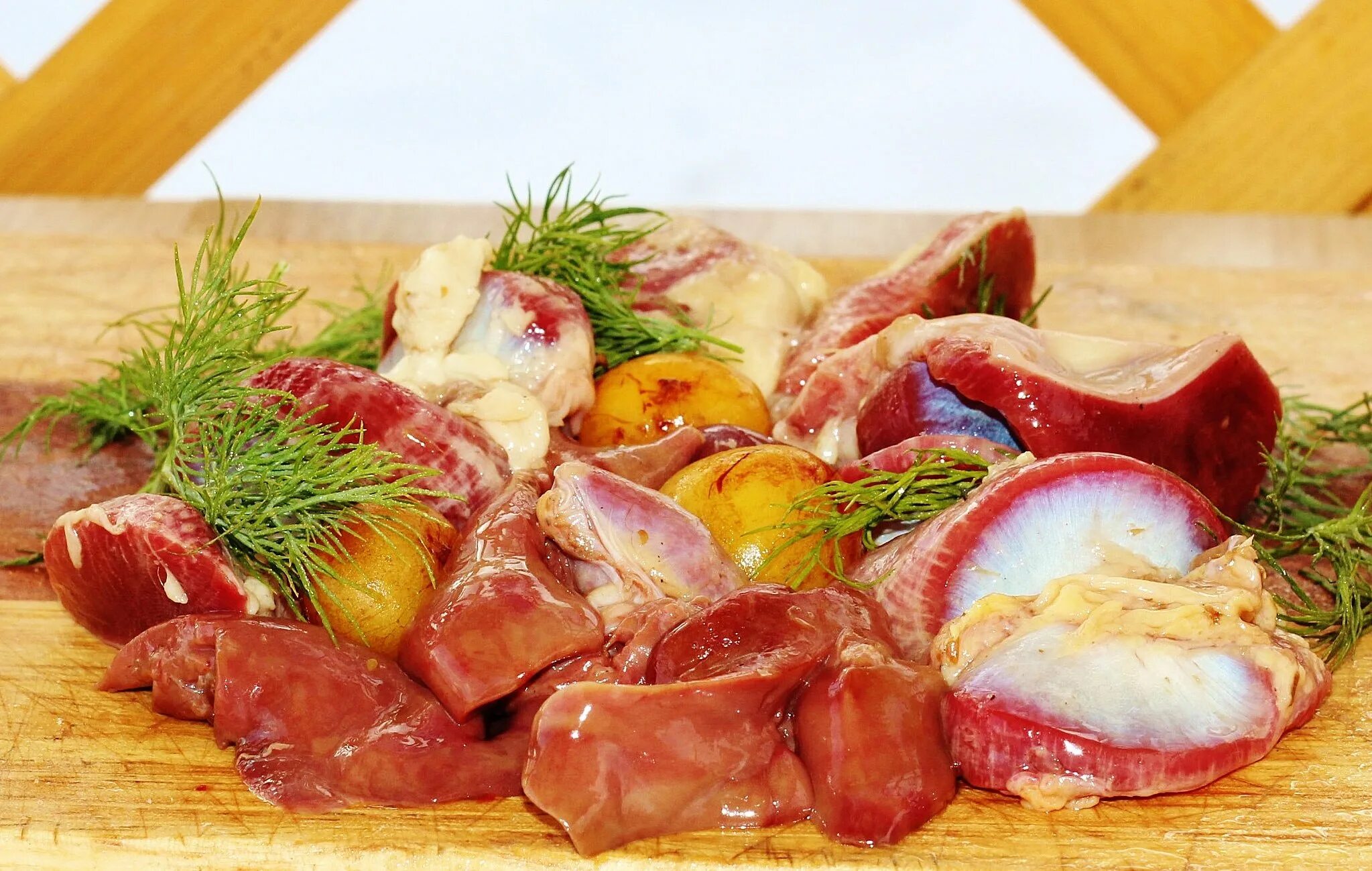 Куриные потрошки. Куриные субпродукты. куриные потрошка. субпродукты из курицы.
