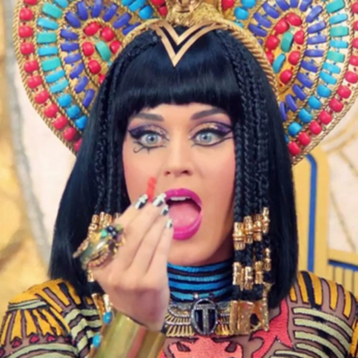 Кэти перри фараон. Dark horse katy perry j. Katy perry dark horse кот. Katy perry dark horse official. Katy perry dark horse.
