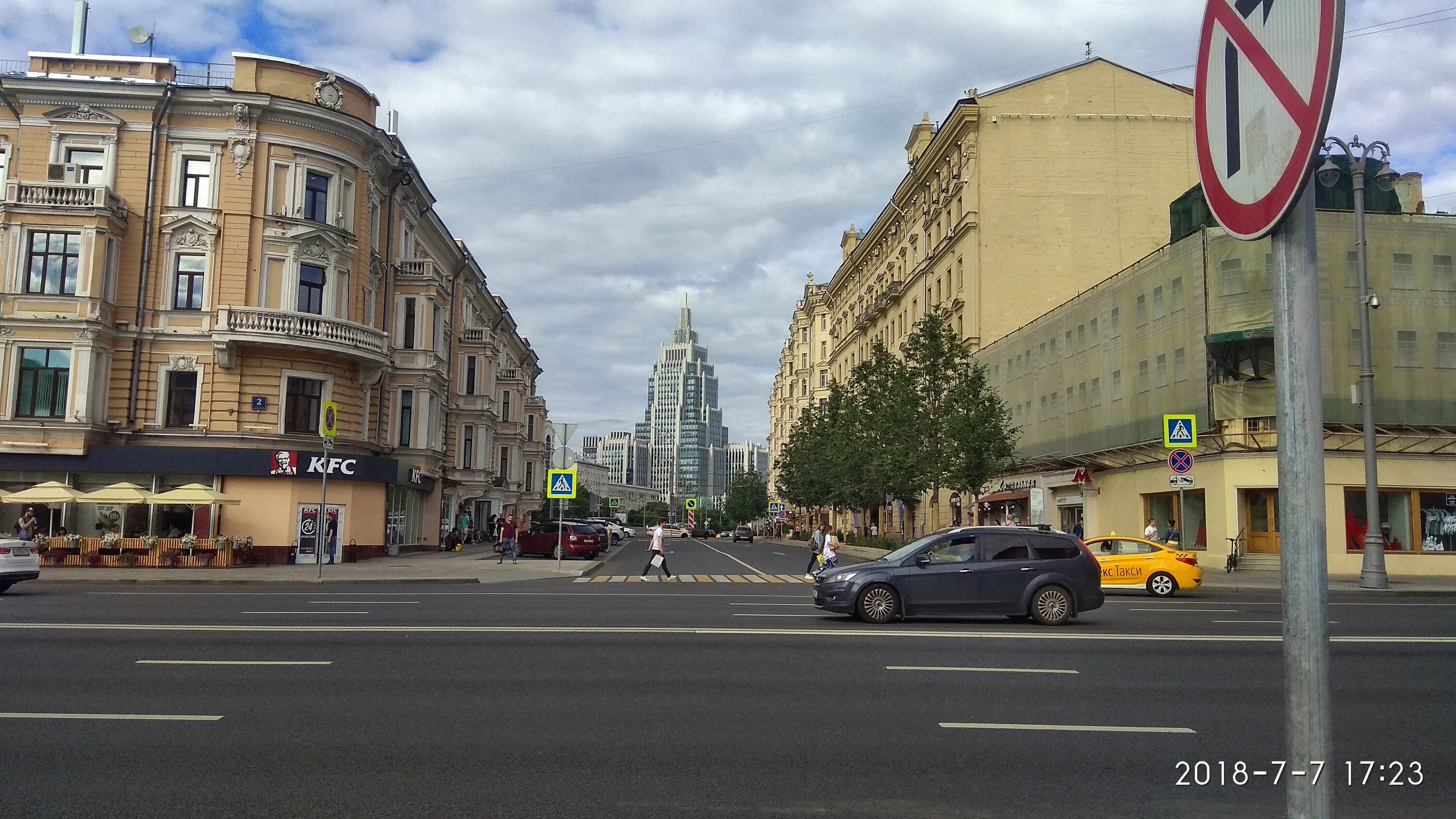 Улица слева на право. Улица пржевальского 2 в москве. Доходный дом артемьевых астрахани. Набережная реки фонтанки, 199. Нагатинская ул 32.
