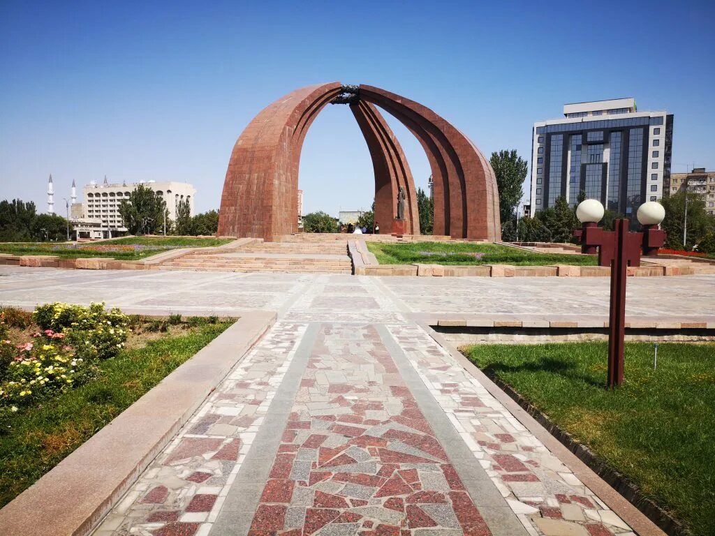 Город киргиз. Киргизия столица Бишкек. Достопримечательности Бишкек столица Кыргызстана. Киргизия Бишкек 2021. Столица Киргизии сейчас 2022.