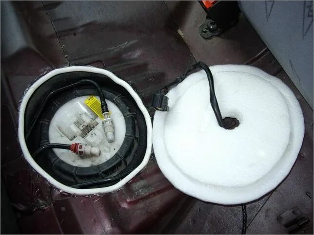 Замена топливного насоса форд 3. Замена топливного насоса форд 3. Бензонасос форд фокус 1 1. Разъем топливного насоса форд фокус 2. Люк бензонасоса форд фокус 3.