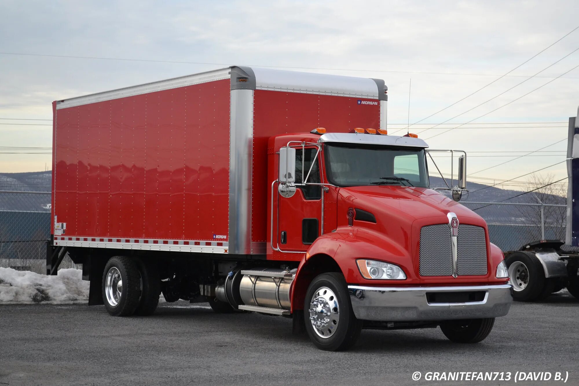 Капотный кузов. Кенворт т 270. Грузовик Кенворт фургон. Kenworth t650. Среднетоннажный грузовик Кенворт.