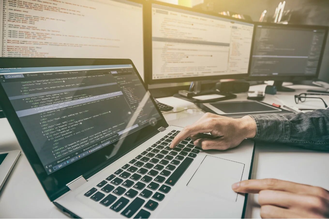 Веб разработчик. Программирование в компьютерных системах. Современное программирование. Разработка программирование. День айтишника.