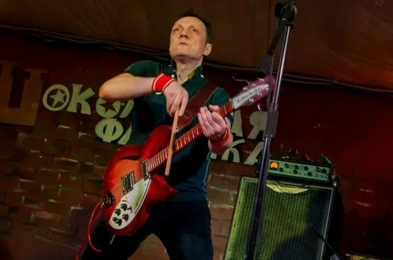 Выступление группы щенки в санкт петербурге. Солист группы щенки. Выступление группы щенки в санкт петербурге. Собаки качалова рок группа фото. Щенки группа.