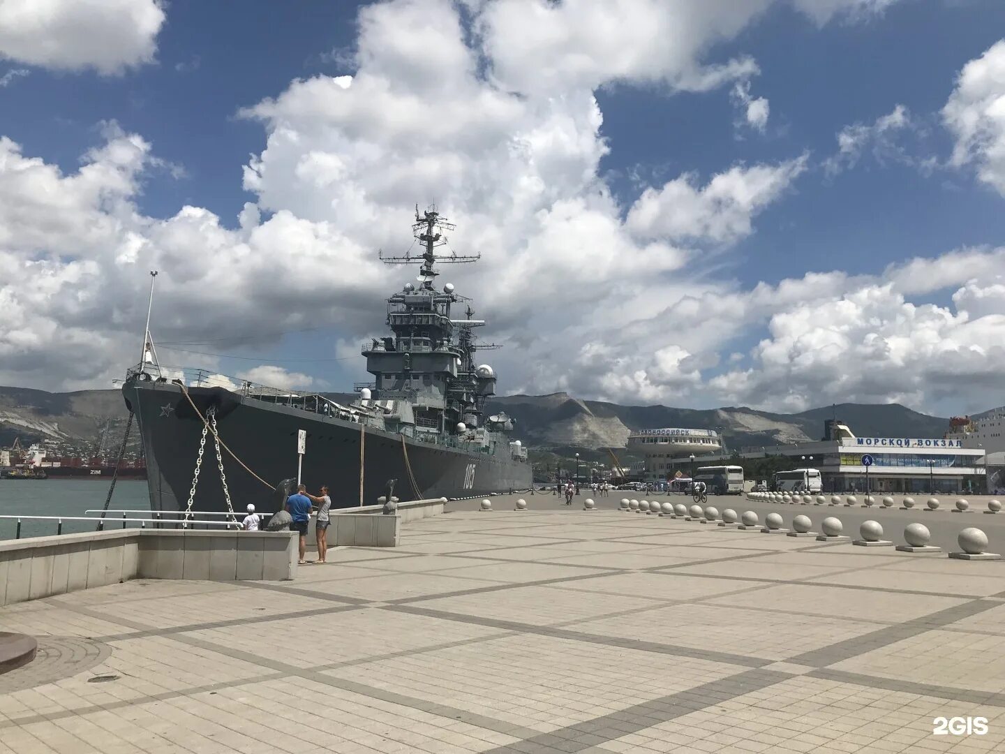 Новороссийск музей корабль на набережной. Адмирал кутузов новороссийск. Новороссийск музей корабль на набережной. Крейсер кутузов в новороссийске. Новороссийск музей корабль на набережной.
