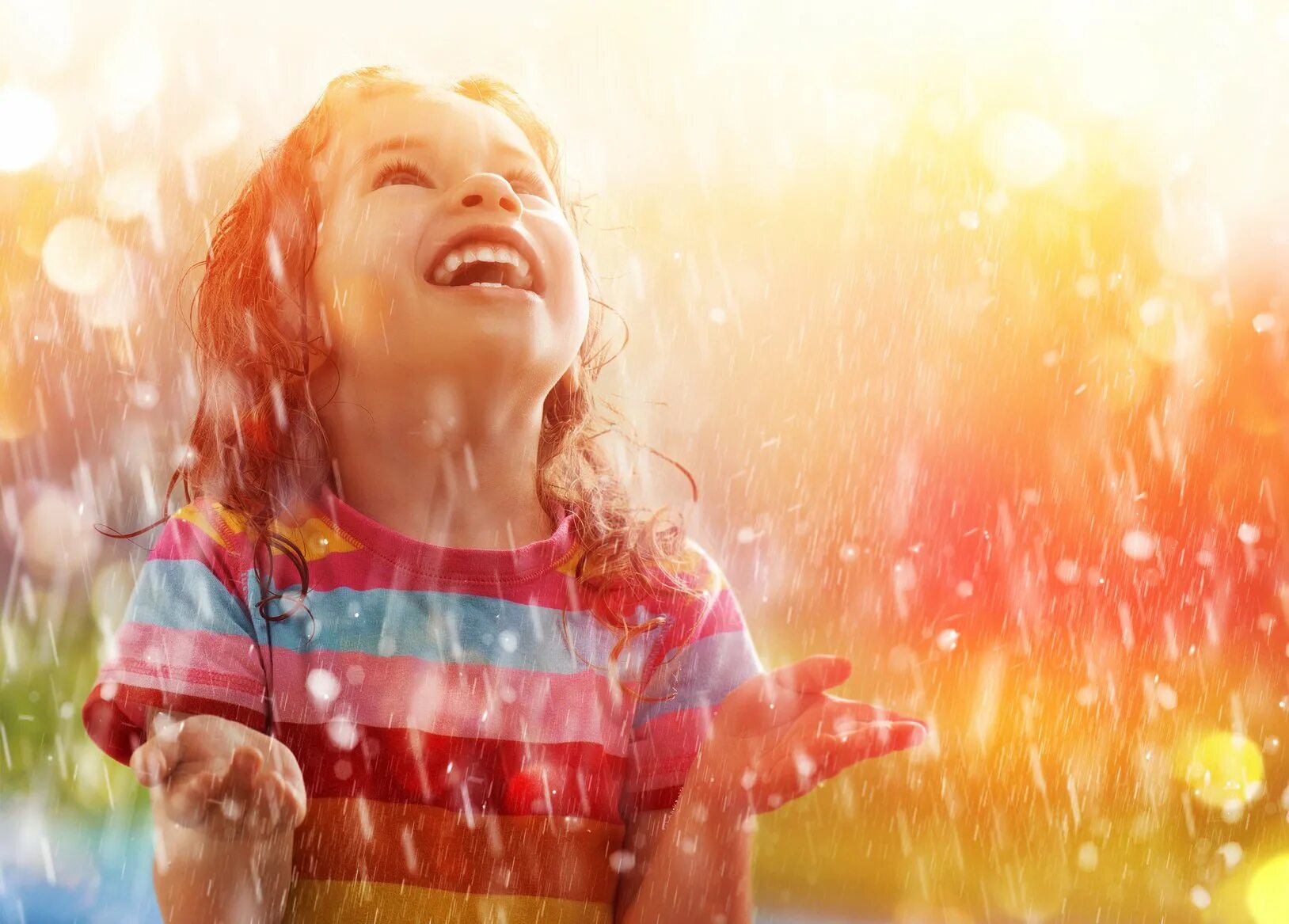 Дети радуются. Счастливый ребенок. Радости и счастья. Солнце счастье радость. Улыбка радости работа