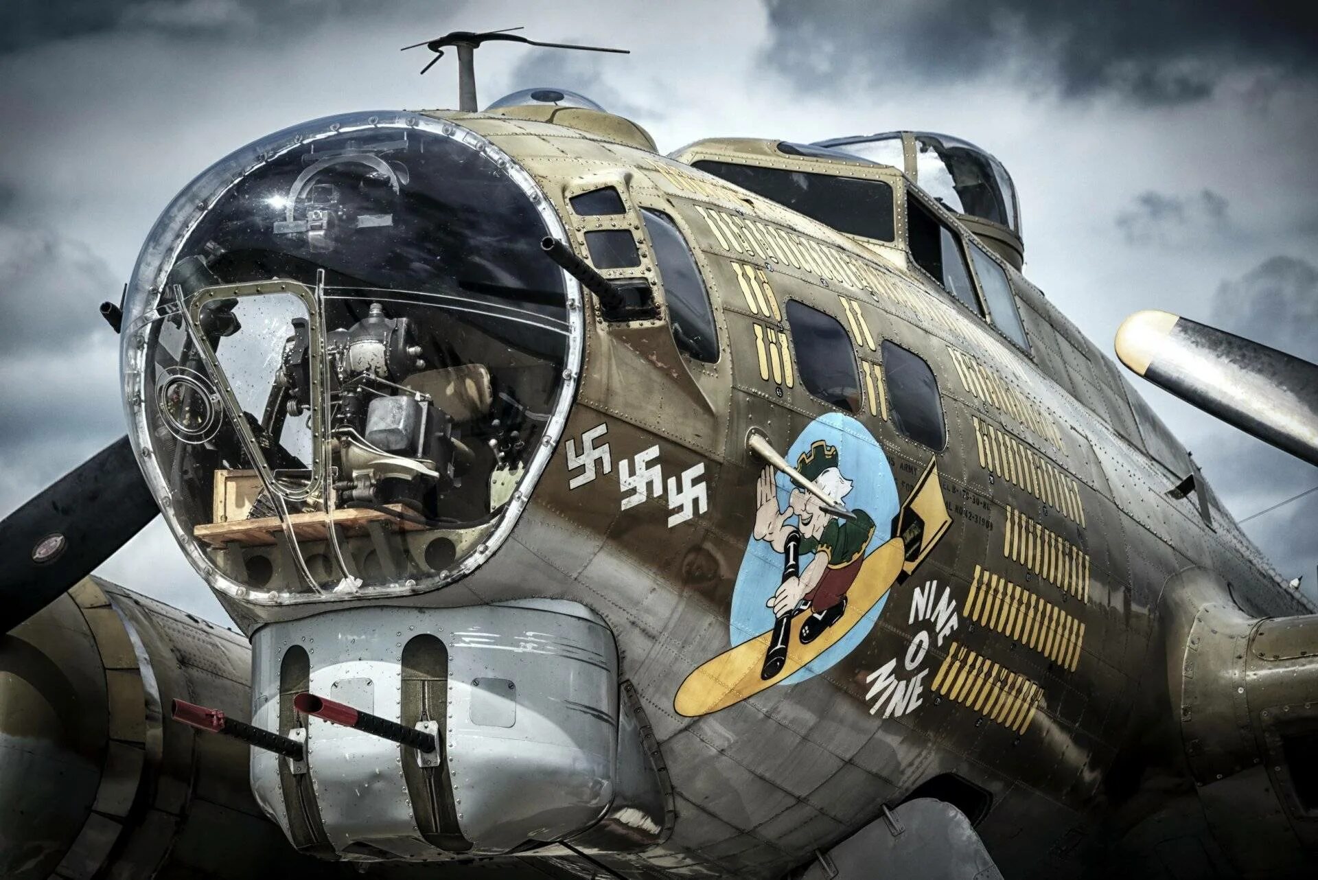 Б 17 летающая крепость. B 17 бомбардировщик. b 17 летающая крепость. b-17 flying fortress. самолет b-17 летающая крепость.