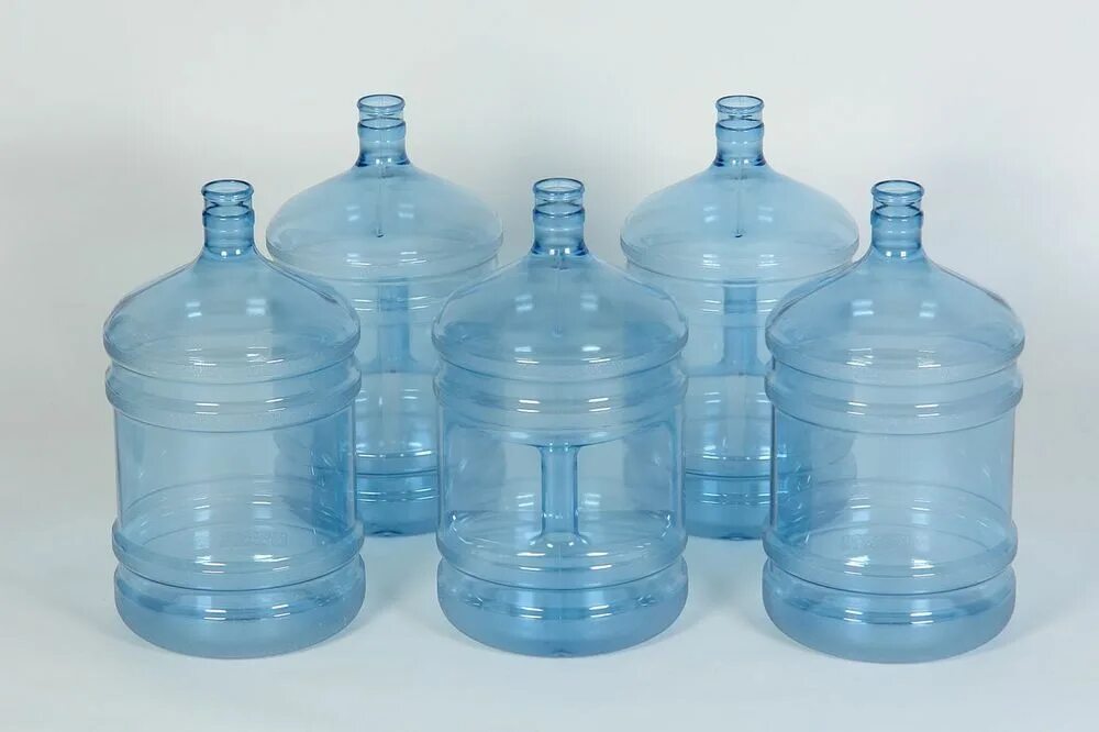 Бутыль пластиковый 19 литров. Бутыль пластиковый 19 литров. Вода в бутылях 19 л. Тара 15 л пэт. Пластиковая баклажка для воды 20 л.