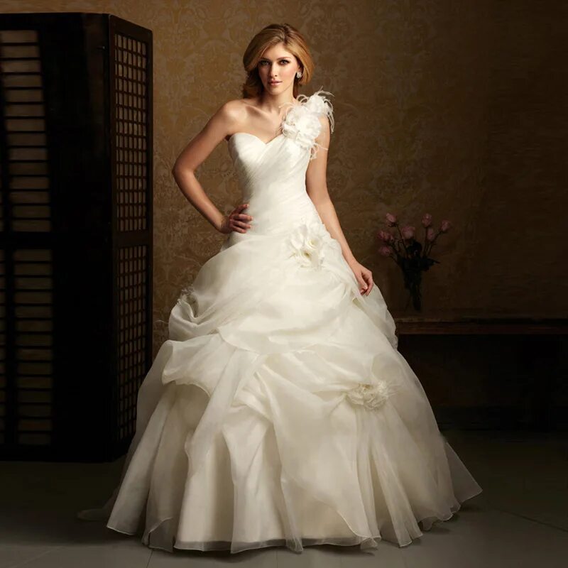 Свадебное платье айвори. Кремовое свадебное платье. Свадебные платья слоновой кости. Свадебное платье айвори. Айвори.