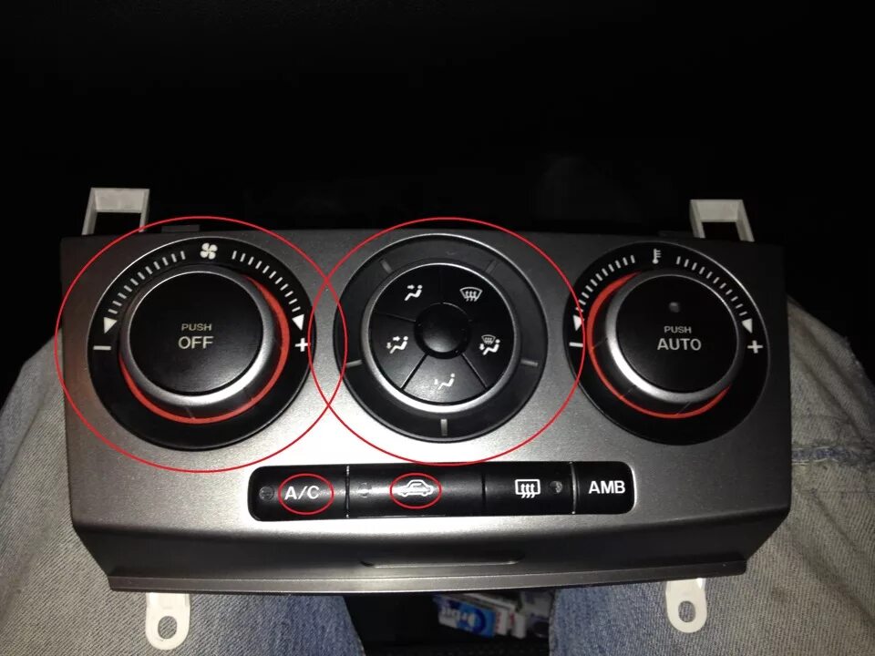 Кнопки мазда 3 бк. Mazda 3 BK крутилки климата. Кондиционер Мазда 3 кнопка. Подсветка кнопок Мазда 3 2007. Мазда 3 салон кнопка кондиционера.