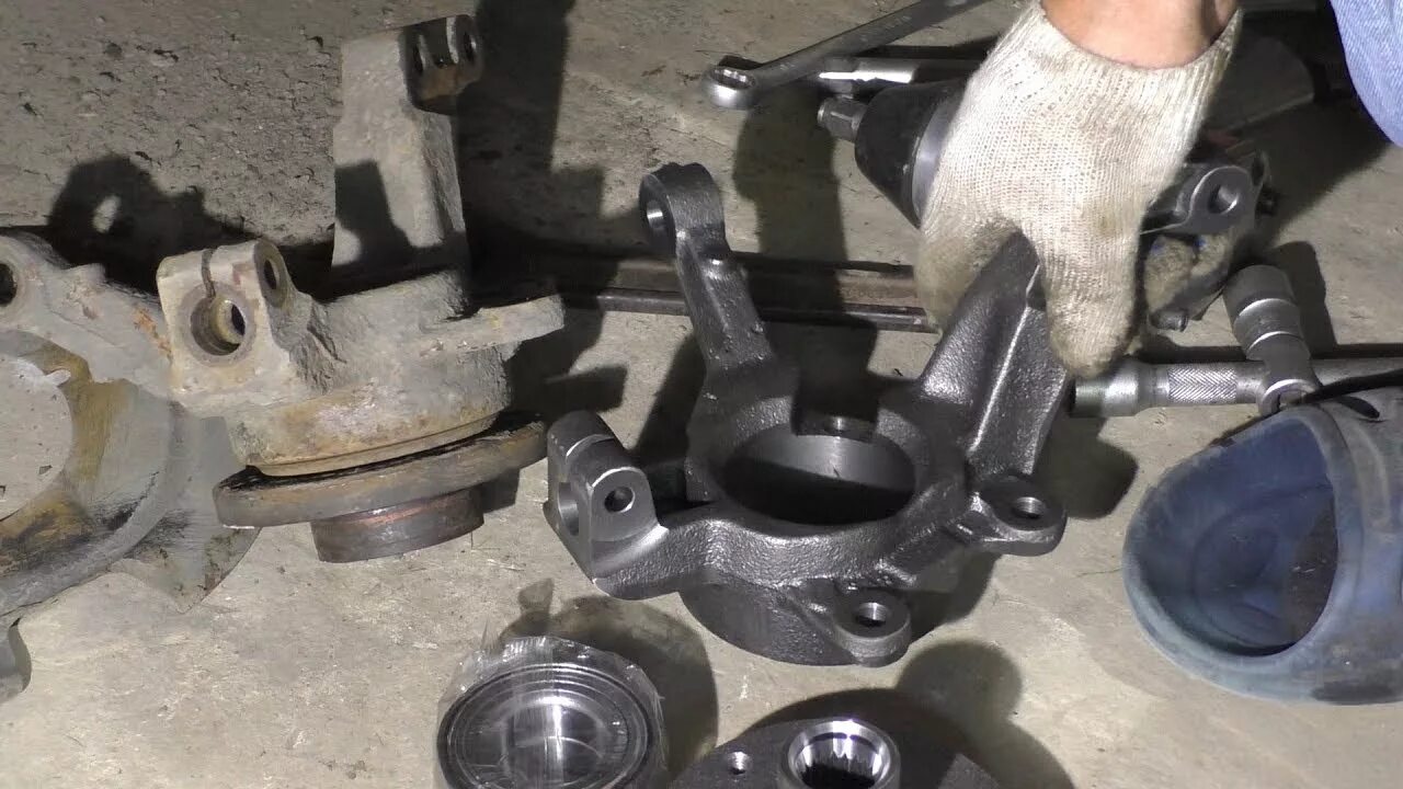 Поворотный кулак cadillac seville 1997. Поворотный кулак калина 2 передняя ступица. Передний поворотный кулак jzx90. Демонтаж поворотного кулака. Замена поворотного кулака.