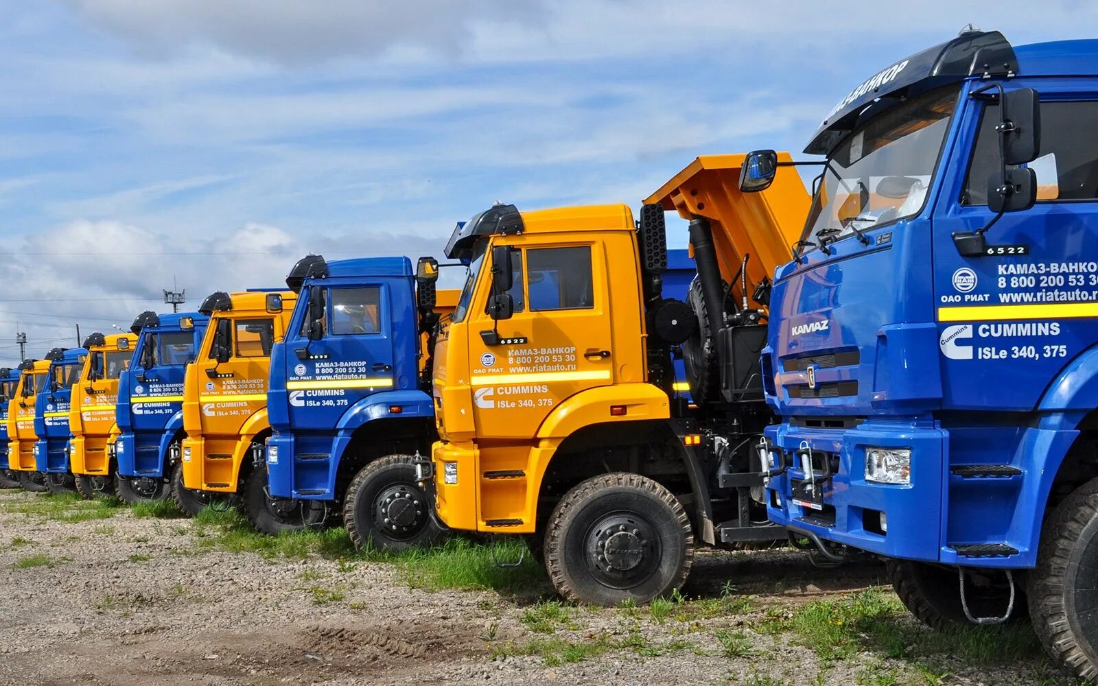 Caterpillar ct660 тягач. Самосвалы маз камаз. Tatra 163 jamal 8x8. Volvo fmx. Спецтехника и грузовики в новопокровке.