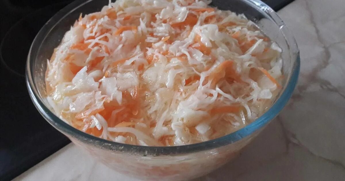 Быстрая капуста с сахаром и маслом. Капуста квашеная суточная. Капуста маринованная суточная. Закуска из капусты суточная. Капуста суточная маринад.