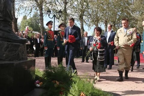 Открытие памятника в поселке
