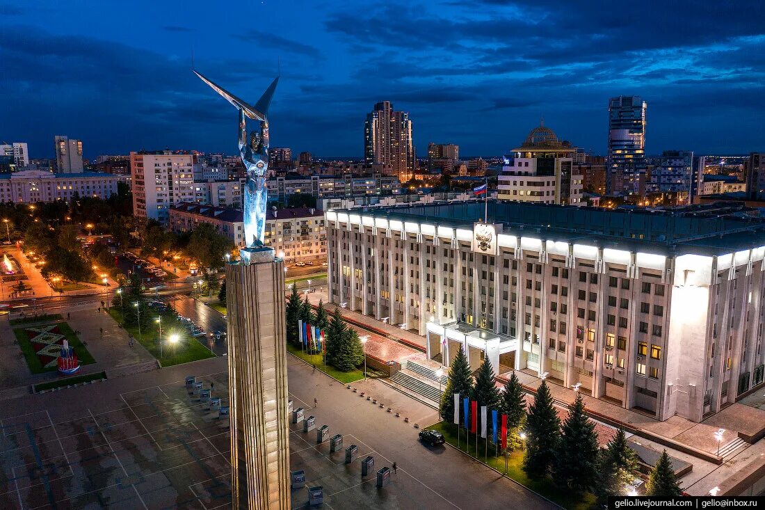 Самарский сутки. Площадь славы Самара. Город Самара монумент славы. Монумент славы Самара зимой. Достопримечательности Самары площадь славы.