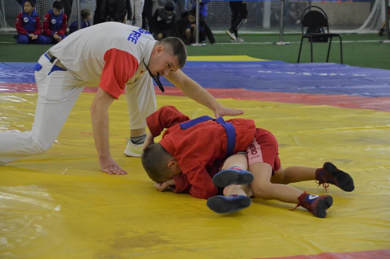 Скручивание в самбо. Самбо сахалин. Самбо сахалинская область. Самбо открытие соревнований сахалин. Макаров сахалин самбо.