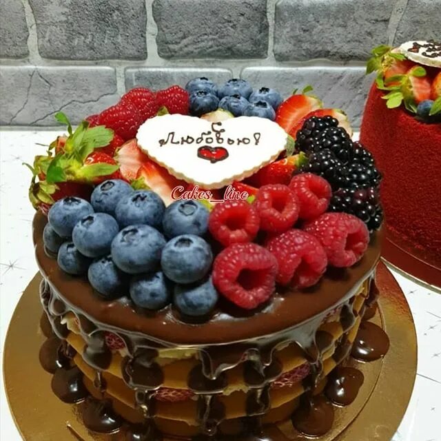 Cake line. Cake vector line. торт с бананами и ягодами. дизайн круглых тортов. Cake linear.