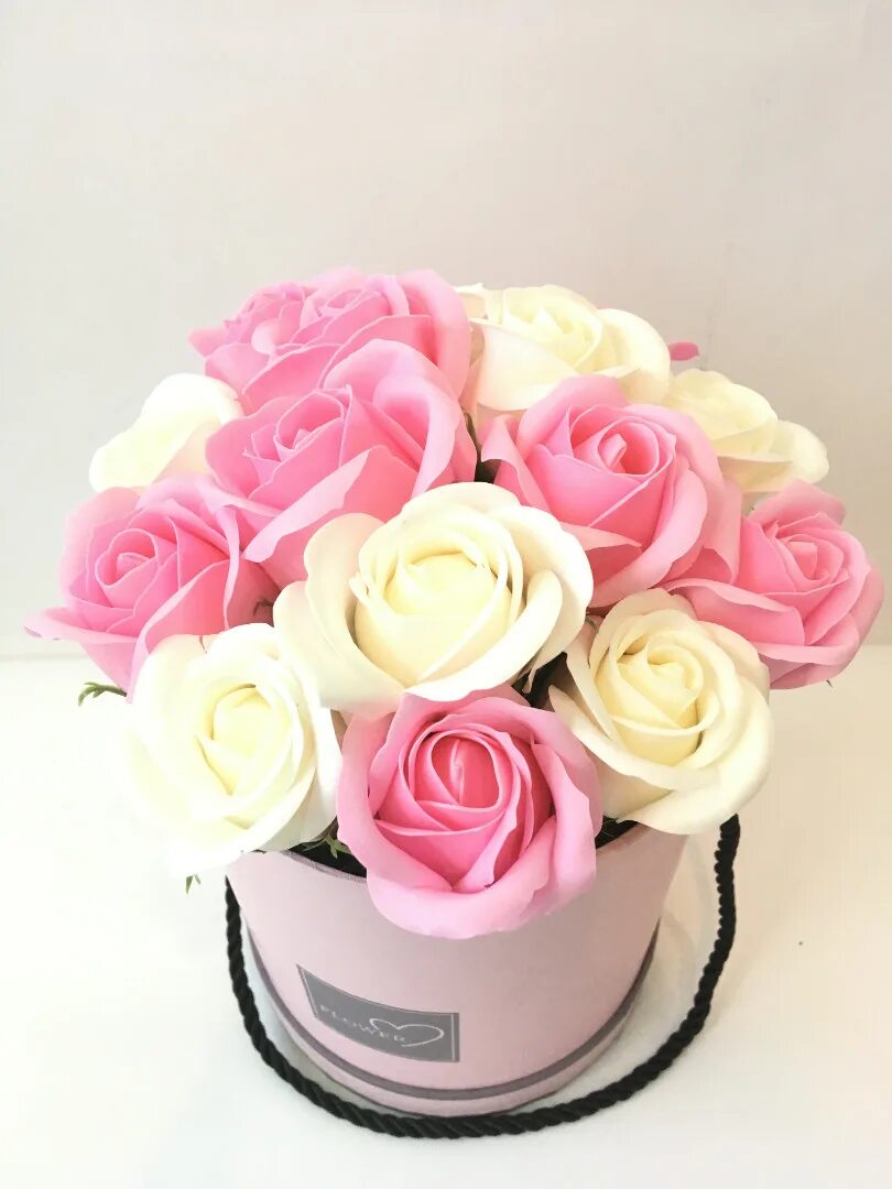 Мыльные розы в коробке. Мыльные букеты в коробке. Композиция из мыльных цветов. Коробочки с мыльными розами. Букет в квадратной коробке.