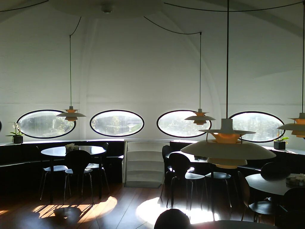 Летающая тарелка внутри. Тарелка внутри. Нло изнутри. Летающая тарелка внутри. Внутри летающей тарелки инопланетян.