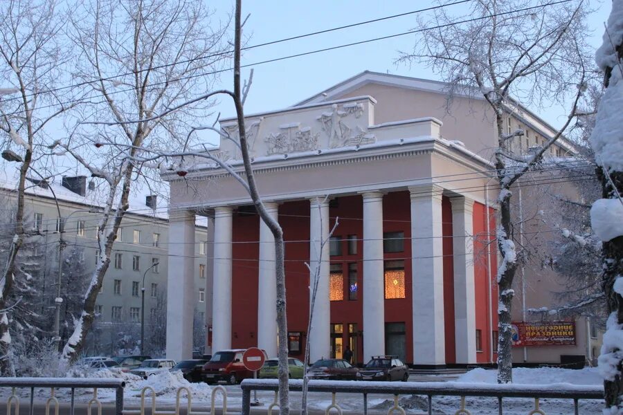 Мурманский областной драматический театр после ремонта. Мурманский областной драматический театр фото. Областной драматический театр мурманск. Мурманск мурманский драматический театр. Мурманский областной драматический театр фотоархив.