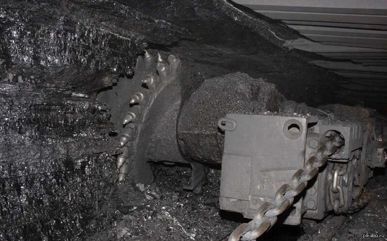 Пыль в угольной шахте. Комбайн проходческий в угольной шахте. шахта воргашорская лава. очистной комбайн 2гш68б. угольный комбайн 1к101у.