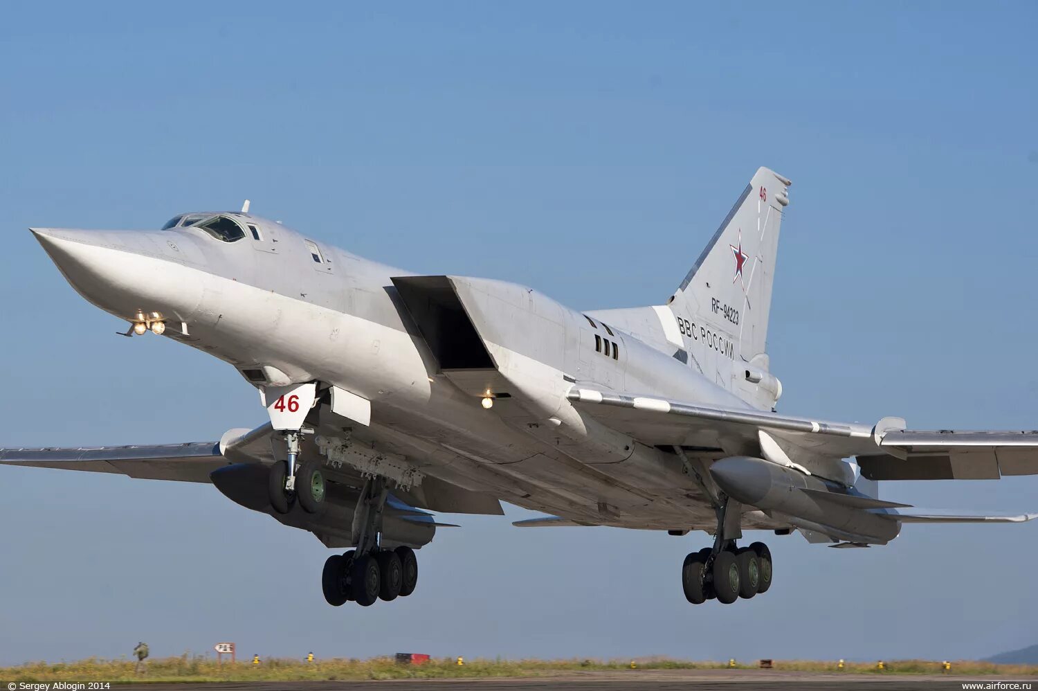 Ту-22м2. Ту-22м сверхзвуковой самолёт. Ту-22 сверхзвуковой самолёт. Бомбардировщик ту-22м3. Ту 22м3 характеристики самолета вооружение