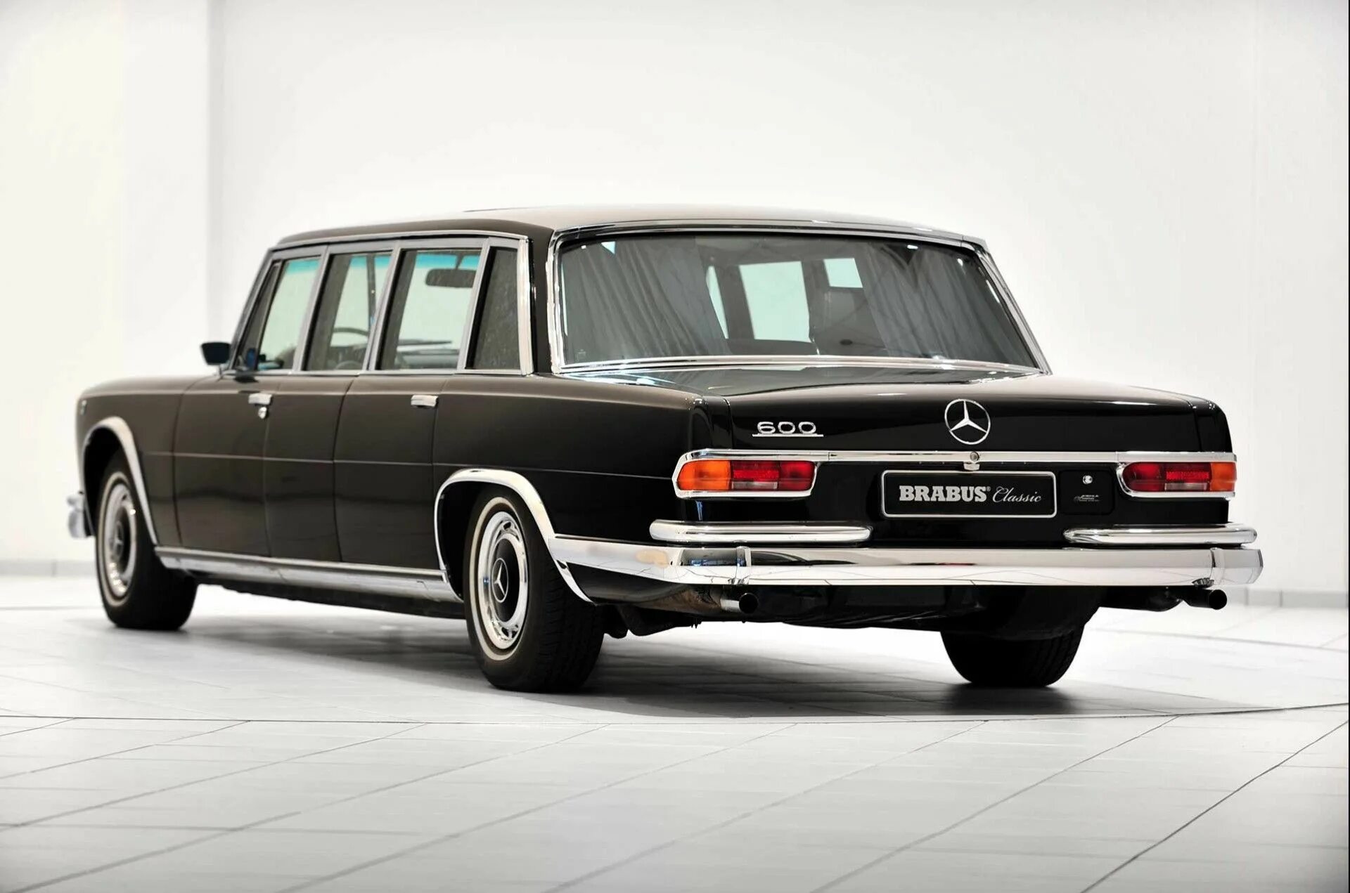 W 100. Mercedes w100 600 pullman. mercedes w100 pullman двигатель. w115 пульман. mercedes 600 pullman w100 пресли.
