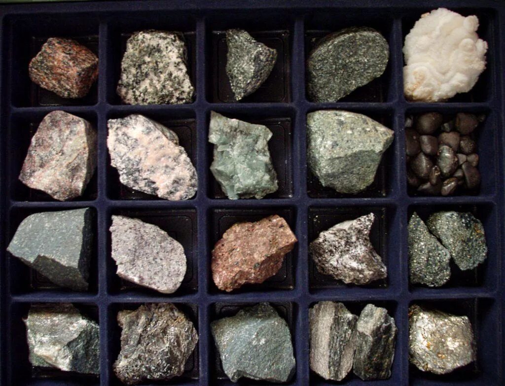 Породы состоящие из нескольких минералов. Магматические камни горных пород. Горные породы и породообразующие минералы. Магматические горные породы и минералы. Породообразующие минералы магматических пород.